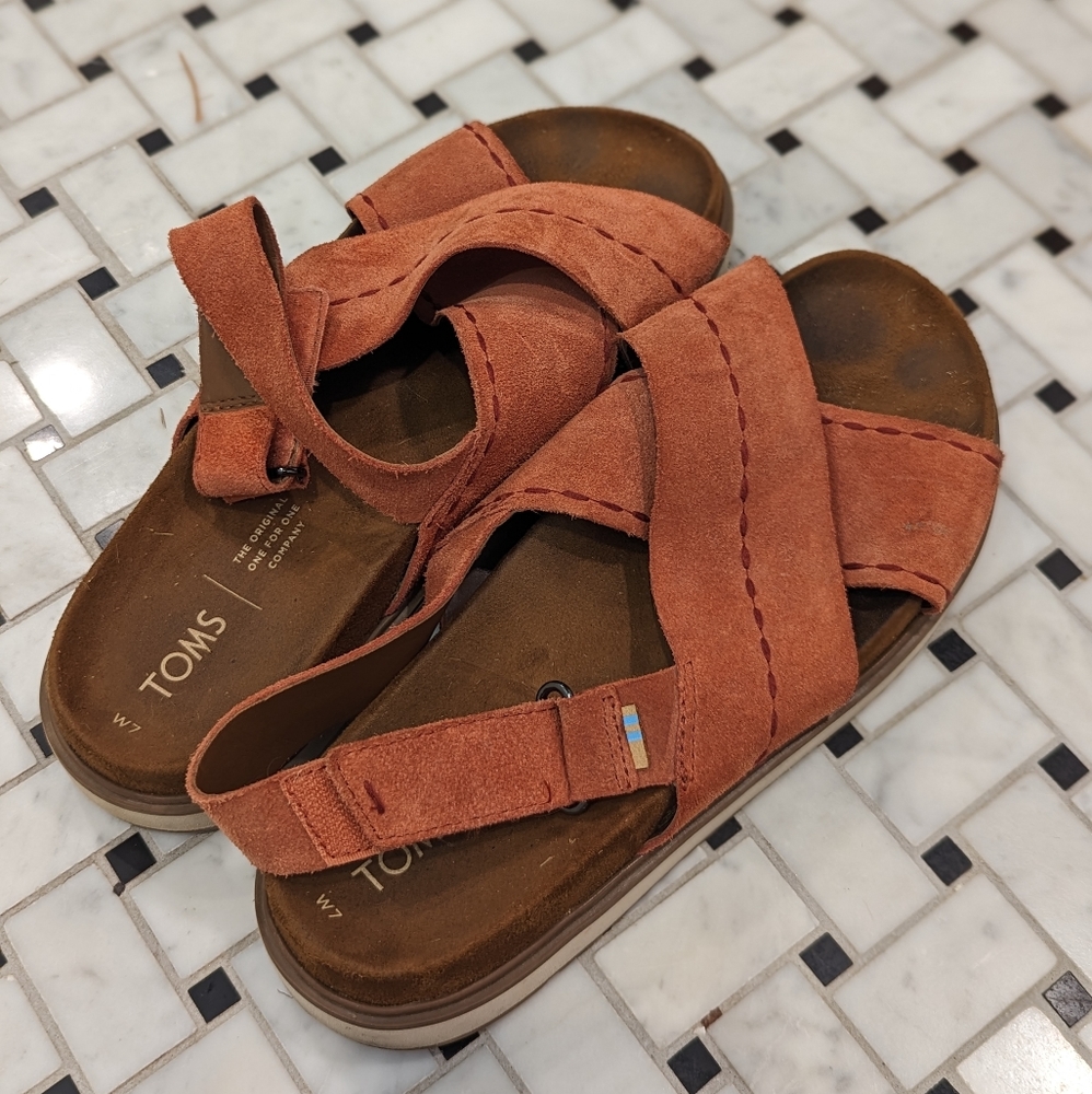 Toms Sandals Size 7, Salmon Pink and Tan